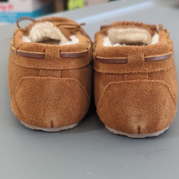 Minnetonka Women's Brown Moccasins - Picture 3 of 3